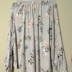 TORRID plus size 3 women’s grey floral hi low blouse top lightweight longsleeve thumbnail 10