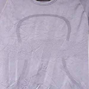 Lululemon Purple Swiflty Tech Seamless Short Sleeve Size 6 Athletic Workout thumbnail 2
