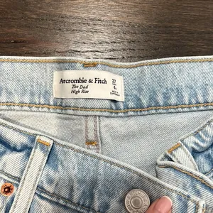 Abercrombie and fitch curve love high rise dad Jean thumbnail 5