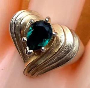 Vintage Gold Tone Heart Ring Emerald Green Pear Cut Stone thumbnail 1