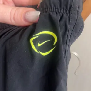 ✨NIKE Women's Phantom 2-in-1 Running Dri-Fit Sz Large Shorts✨ thumbnail 7