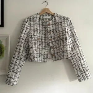 ASTR THE LABEL Tweed Crop Jacket in White Black Size Small thumbnail 3