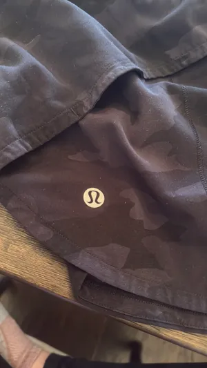 Lululemon Shorts 6 tall camo black thumbnail 4