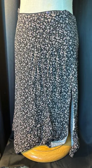 Arizona Jean‎ Co Black Ditsy Floral Midi Skirt Side Slit Rayon Size Medium thumbnail 1