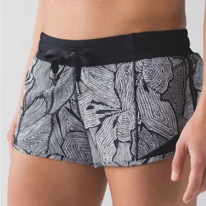 Lululemon Hotty Hot Shorts 2.5” Dottie Tribe White Black Size 4 thumbnail 1