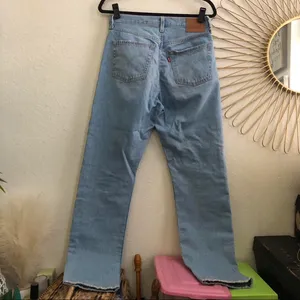 Levis 501 Denim Jeans 28x32 Light Wash Blue Straight Button Fly BIG E Frayed Hem Premium 12501-0373 Measurement in pics thumbnail 2
