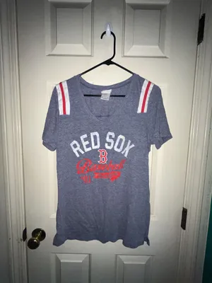 5th & Ocean Boston Red Sox Women's Heather Grey V-Neck Striped Shoulder T-Shirt thumbnail 2