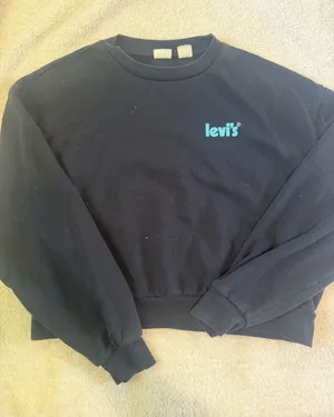 Levi’s cropped crewneck size medium thumbnail 1