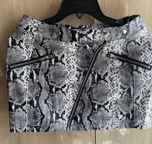 Size medium forever 21 mini faux leather skirt thumbnail 1