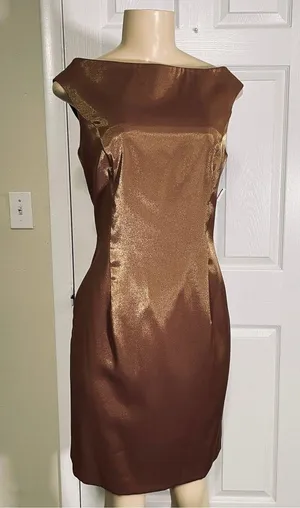 Cachet Structured Metallic
Dress Size 8 thumbnail 1