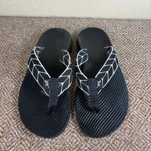 Chacos Black White Thong Sandals Slides Slip On Sz 8 Women’s Casual Comfy Minimal thumbnail 2