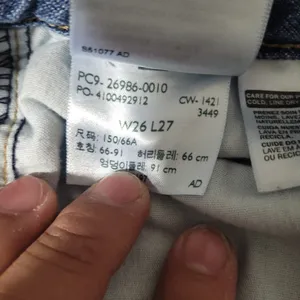 Levi’s High Waisted Mom Jeans Light Wash Blue Women’s Size 26 thumbnail 10