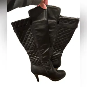 TOP MODA Women’s Quilted Buckle Low Heel Zipper Knee High Boots. Size 8 thumbnail 3