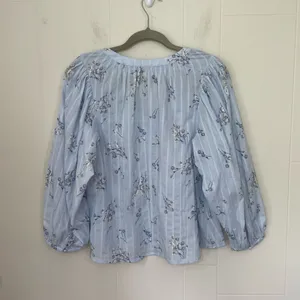 A.n.a. NWT Floral Puff Sleeve Blouse Top Romantic Blue Lavender Prairie ~ Size S thumbnail 2