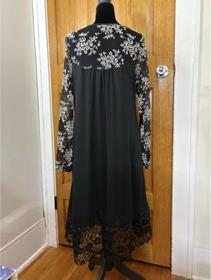 maurices Women’s Black White Floral Lace Embroidered Shift Dress V-Neck M thumbnail 3