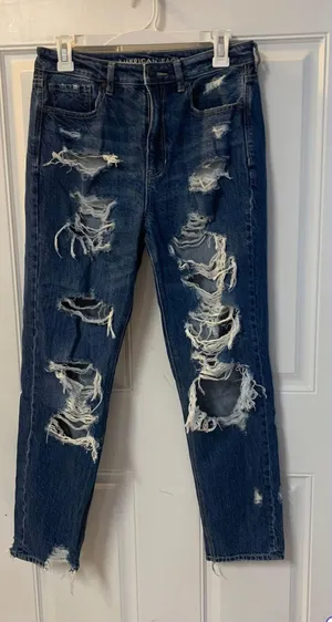 Size 6 American Eagle distressed/ripped Comfort Stretch Medium Wash mom jeans thumbnail 1