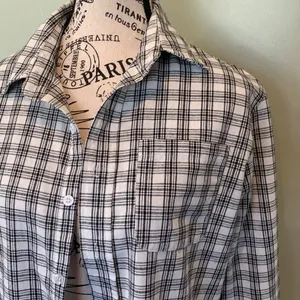 Women’s Fits like a Small Labeled Large Black and White Plaid Button Front Shirt thumbnail 2