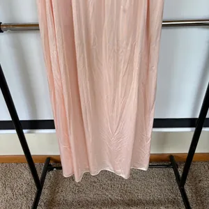 Vintage Peach Silky Slip Dress Vanity Fair Sleeveless Dainty Floral Flowy Medium thumbnail 4
