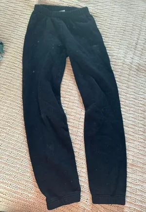 Aritzia Sweatpants thumbnail 1