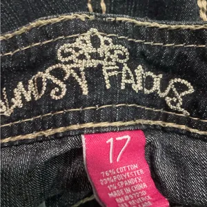 Y2K Dark Wash Embroidered Stitch Capri Jeans thumbnail 3