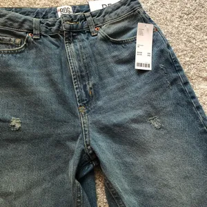 New Urban outfitters BDG mom high rise jeans pants, size 28, roll up bottom thumbnail 3