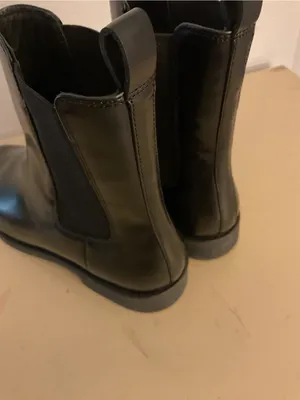 J. Crew women black Leather Chelsea Ankle Boots US 9 thumbnail 7