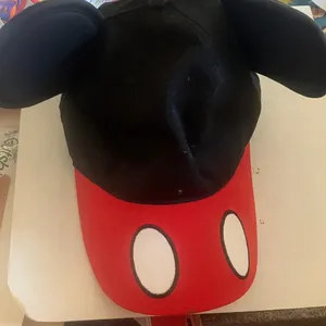FINAL MARKDOWN Disney Black and Red Disneyland Resort Cap 57-60cm thumbnail 1