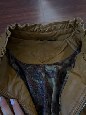 Tan Women’s Leather Jacket Size M thumbnail 3
