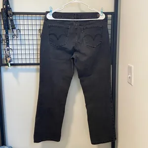 EUC | Levi’s women’s 505 straight leg jeans — size 14‎ thumbnail 6