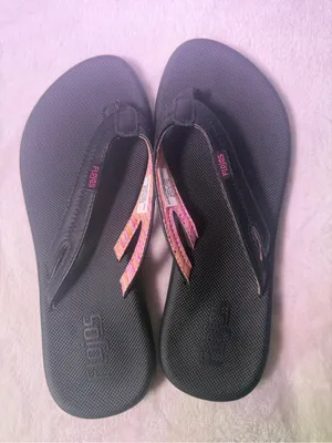 Flojos Black Flip Sandals with Pink Patterned Straps Size 7 thumbnail 7