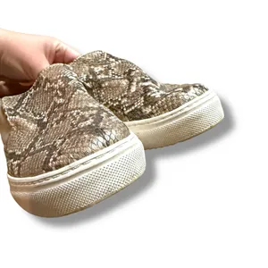 Hey‎ Dude Peyton Slip-On Sneakers Women’s Size 7 Brown Snakeskin Casual Comfort thumbnail 5