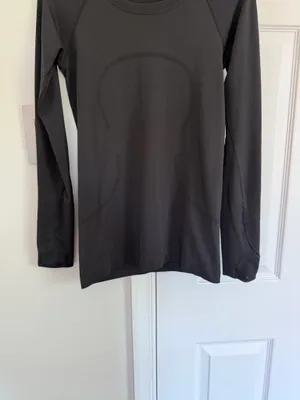 Lululemon Swiftly Tech Long Sleeve 2.0 Black Top Womens 6 Running Workout thumbnail 4