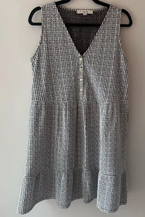 LOFT Sleeveless V-Neck Black & White Patterned Dress women’s size medium thumbnail 1