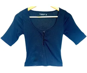 Abercrombie & Fitch Soft AF Black Ribbed Knit Keyhole Short Sleeve Blouse Sz XS thumbnail 1