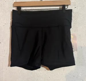 NWT Athleta Pacesetter 4” Shortie | Size: Large thumbnail 1