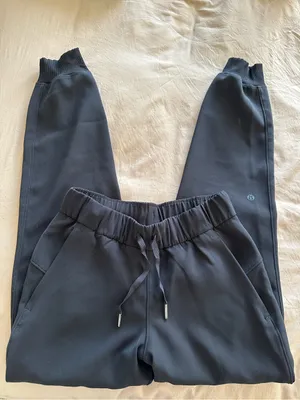 LULULEMON On The Fly Jogger in True Navy Sz. 2 thumbnail 6