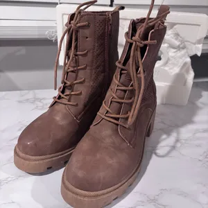 Sugar Fabians Brown Heeled Boots Size 8 | Trendy Fall Fashion Essential thumbnail 4