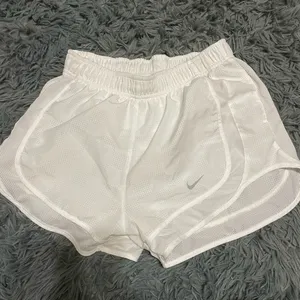 White Nike shorts thumbnail 1