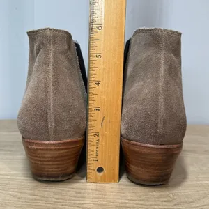 Boden Chelsea Boots Women US 9.5 Eu 41 Suede Leather Brogue Ankle Pull On CapToe thumbnail 3