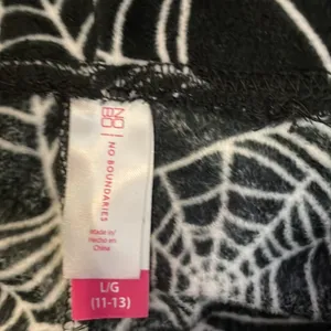 No Boundaries Black with White Spider & Web Print Soft Fleece Jr Size L (11-13) thumbnail 5