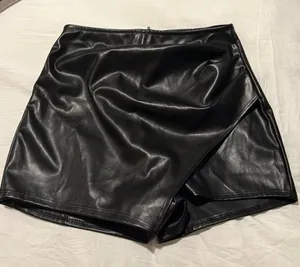 Windsor Brand new with tags!!! Black Leather Skirt thumbnail 1