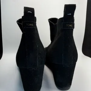 TOMS Womens Size 9.5 Black Suede Leather‎ Wedge Ankle Bootie Almond Toe Slip On thumbnail 2