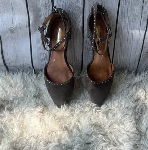 🤎 Halogen Studded Suede Heels - Size 7.5 Elegant and edgy! These pointed-toe heels by Halogen feature a soft suede finish and silver stud detailing for a chic, modern look. ✨ Size 7.5 – true to size ✨ Rich taupe/brown suede ✨ Adjustable ankle strap with silver buckle ✨ Studded detail around toe and straps ✨ Gently worn – great condition Perfect for date night, office outfits, or elevated everyday looks! thumbnail 4