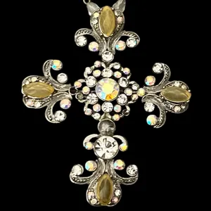 VTG VCLM Ornate Silver Tone Cross Pendant Necklace Rhinestones thumbnail 3