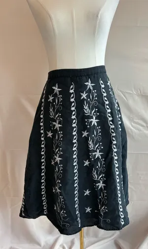 Lucy & Laurel Women's Black Linen A-Line Skirt with White Floral Embroidery Size thumbnail 1