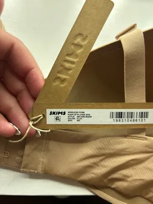 SKIMS Push-Up Plunge Bra thumbnail 4