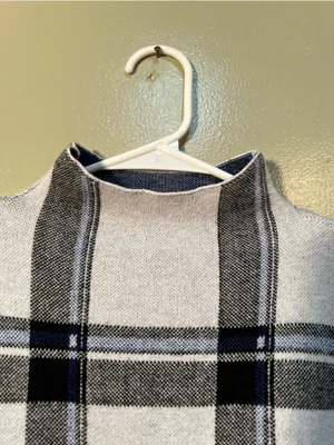 Tahari Women's Size Large Mock Neck Sweater‎ Light Gray Black Blue Plaid thumbnail 6