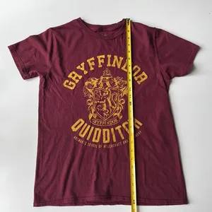 Harry Potter Gryffindor Quidditch Short Sleeve Tee in Maroon Yellow Size S thumbnail 4