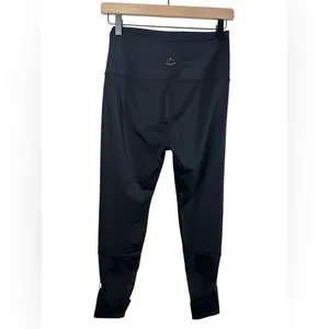 Beyond Yoga Black High Waisted Mesh Panel Leggings Size M activewear‎ leggings thumbnail 3