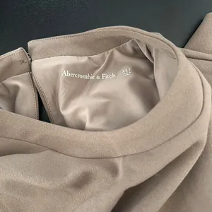 Abercrombie & Fitch Taupe Ruched Mini Dress – Bodycon Short Sleeve Neutral xs thumbnail 6